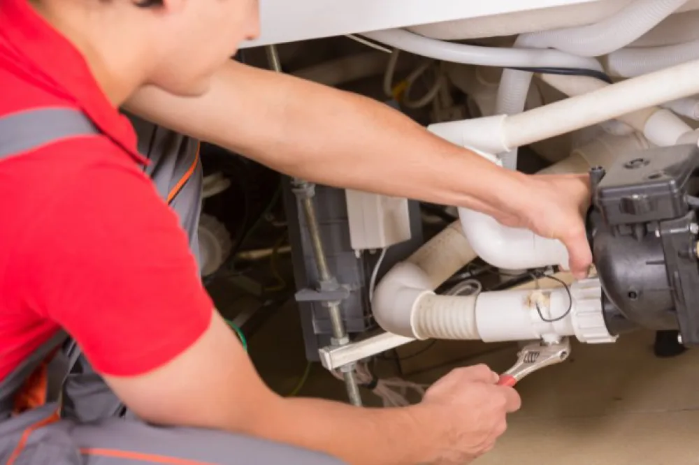 Emergency Plumber Dubai Marina – What to Do Before Help Arrives